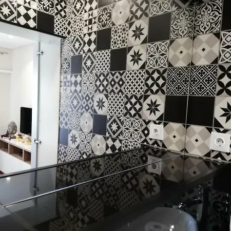 Lx Art Flats | Flat Two * ליסבון