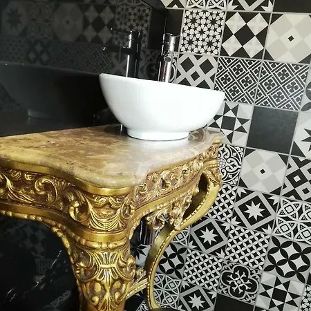 Lx Art Flats | Flat Two * Lissabon