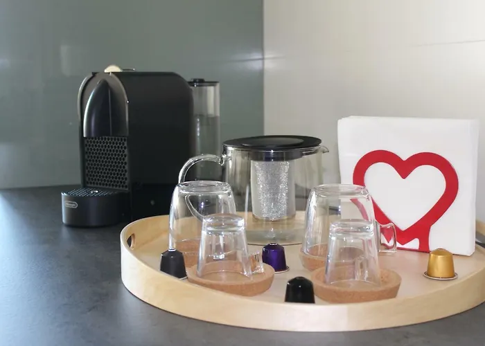 Lx Art Flats | Flat Two 招待所 *