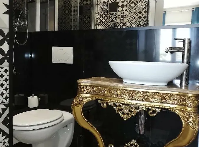 Lx Art Flats | Flat Two Guest house *